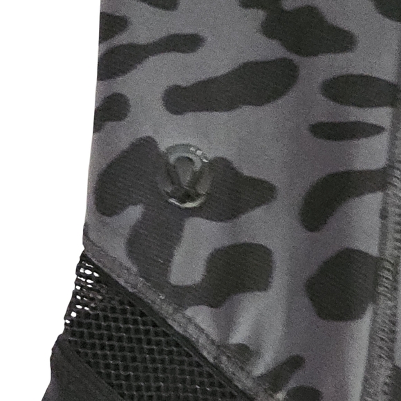 LULULEMON Just Breathe Crop leggings Animal Swirl Deep Coal Light / Black size 6 - Picture 10 of 14